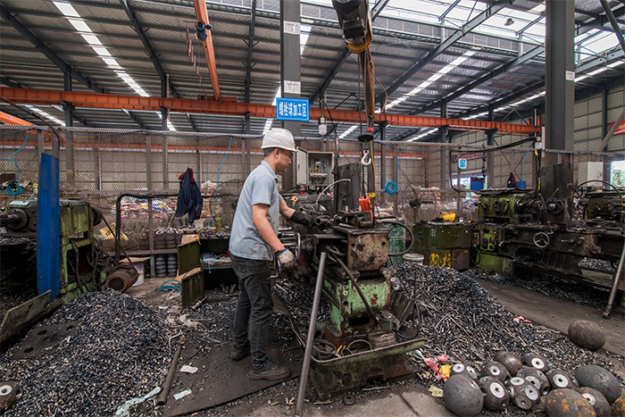 二连浩特网架配件-螺栓球加工车间